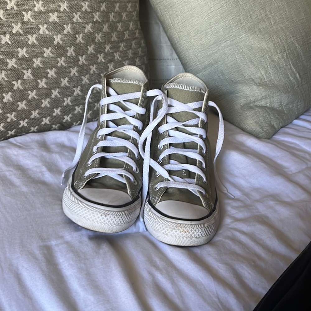 WORN ONCE CONVERSE